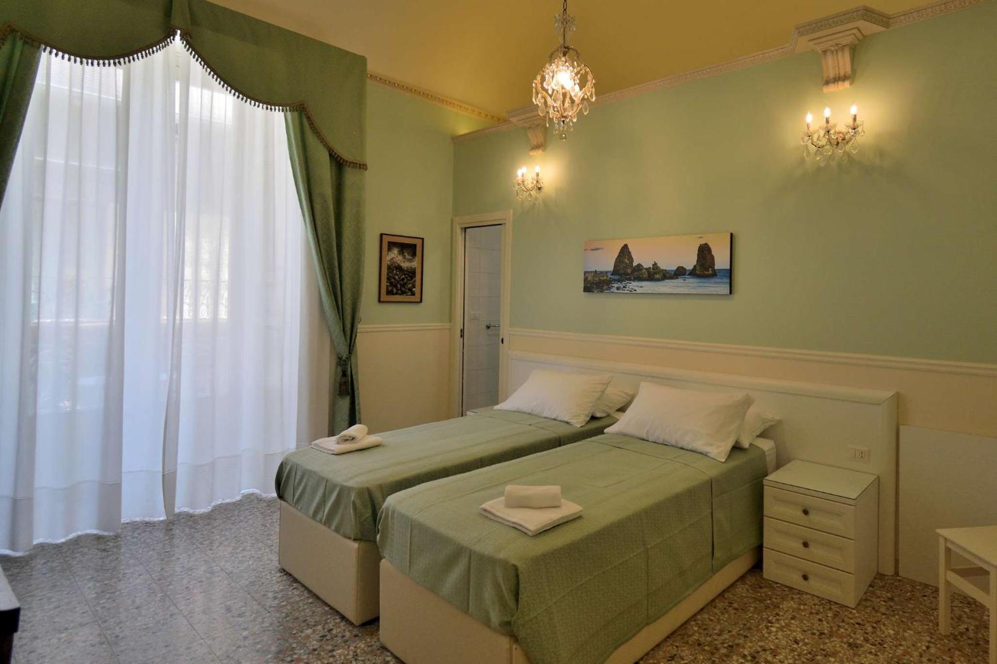 Bellini Inn Deluxe Catánia Buitenkant foto